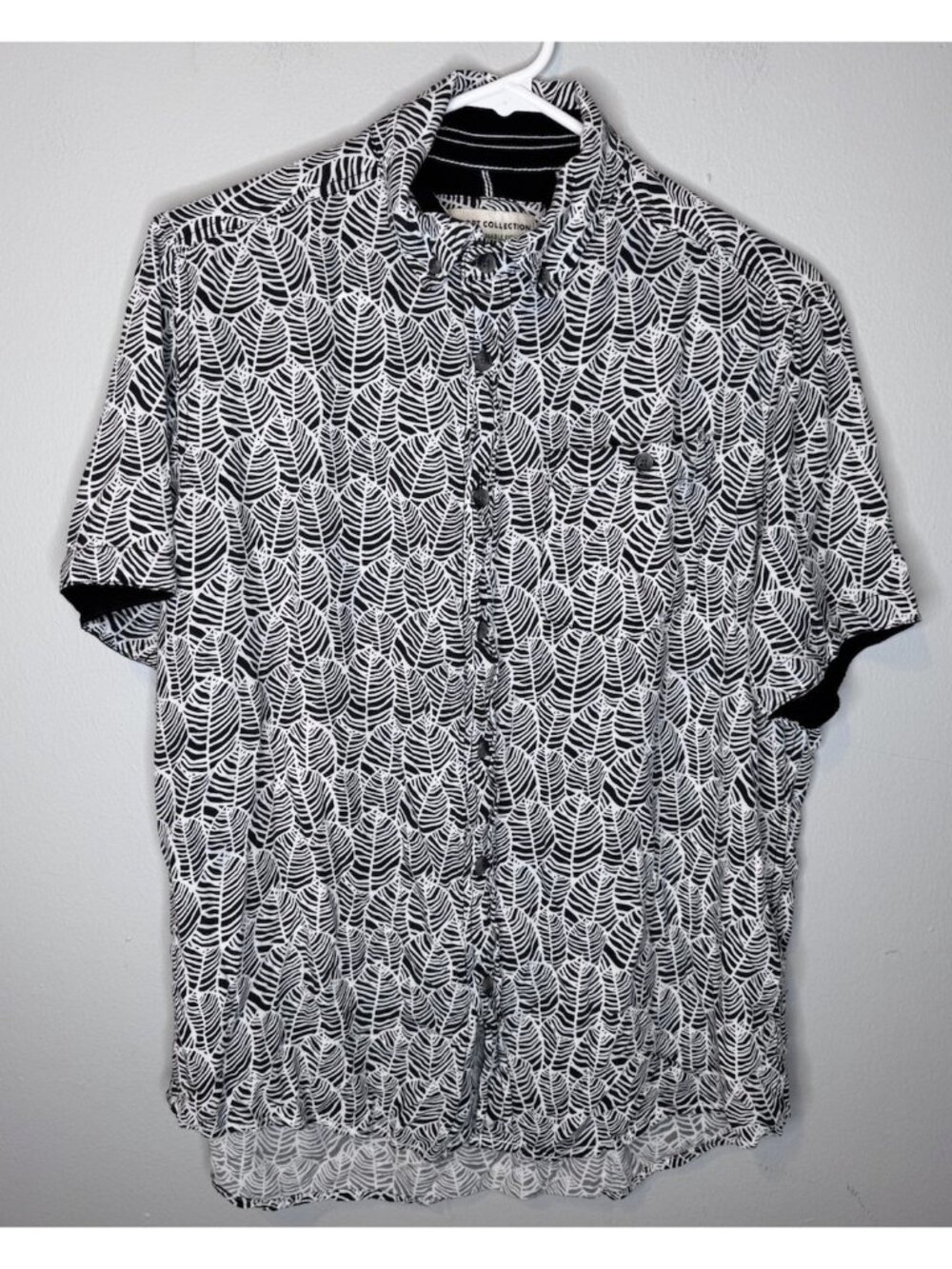 Men’s Black And White Palm Tree Print Short Sleeve Button Down Shirt Medium Vaca